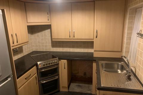 2 bedroom terraced house to rent, M30 8GE