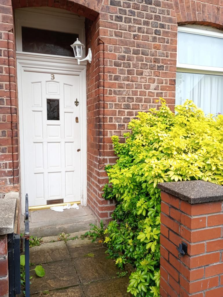 2 Bedroom Terraced House with garden