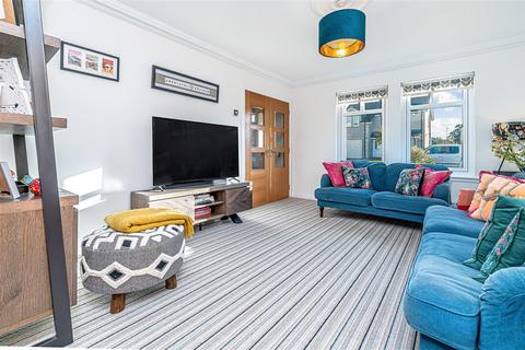 14 Blair Grove, Blairhall, Dunfermline, KY12 9LG