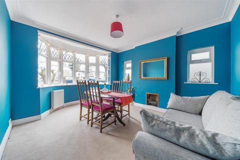 56 Chiltern Drive, Surbiton, KT5 8LW