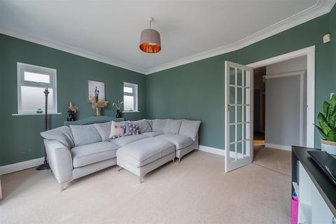 56 Chiltern Drive, Surbiton, KT5 8LW