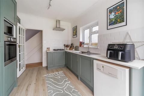 56 Chiltern Drive, Surbiton, KT5 8LW