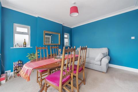 56 Chiltern Drive, Surbiton, KT5 8LW
