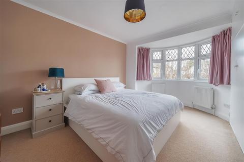 56 Chiltern Drive, Surbiton, KT5 8LW