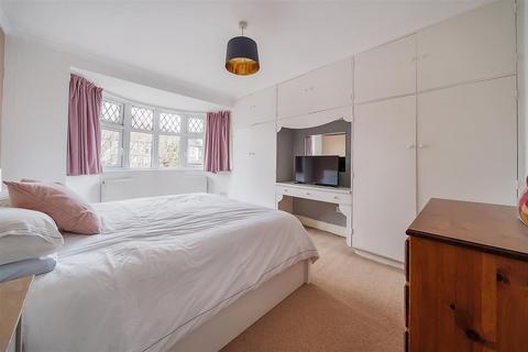 56 Chiltern Drive, Surbiton, KT5 8LW