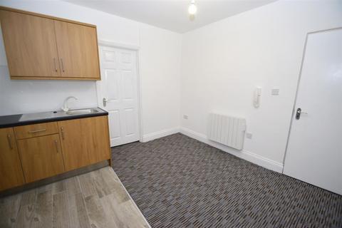 1 bedroom flat to rent, High Street, Gateshead, NE8