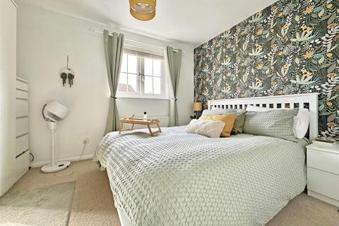 28 Cuckoo Way, Great Notley, Braintree, CM77 7YG