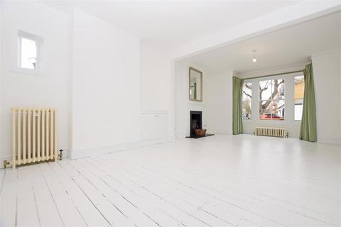 4 bedroom end of terrace house for sale, Priory Road, Hampton