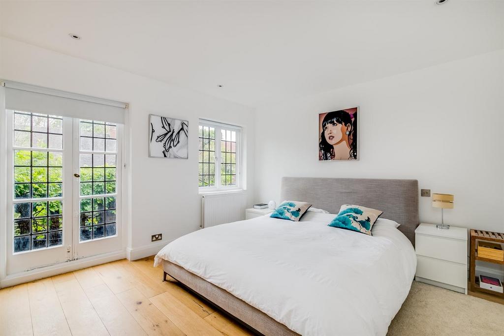 Raeburn Close 14-11.jpg