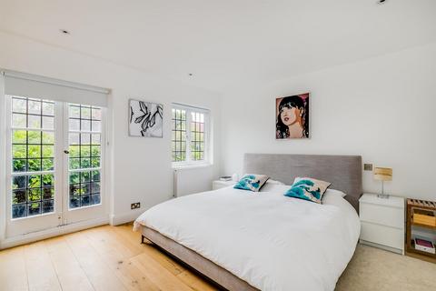 14 Raeburn Close, London, NW11 6UH