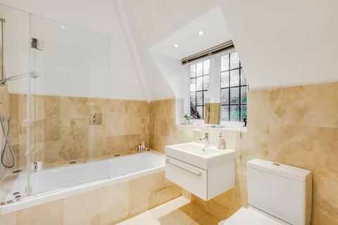 14 Raeburn Close, London, NW11 6UH