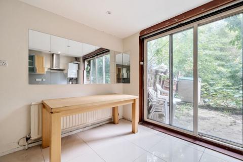 12 Stanard Close, London, N16 5EH