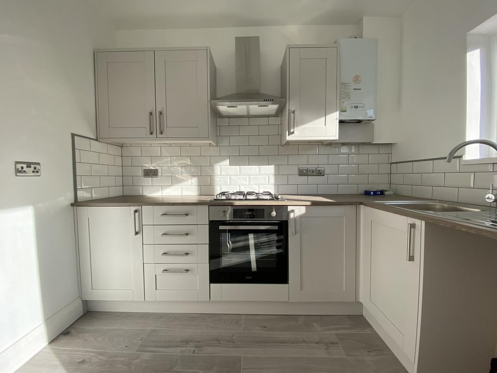 Bexhill Road, Adswood, Stockport, SK3 3 bed semidetached house to rent