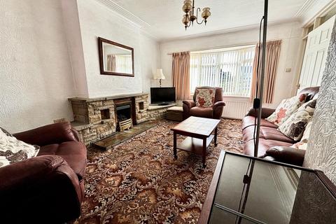 3 bedroom semi-detached house for sale, White Rose Way, Garforth, Leeds