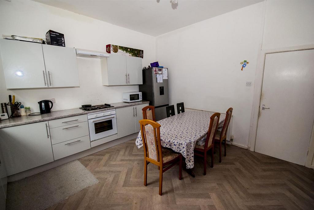 KITCHEN DINER &amp; UTILITY AREA