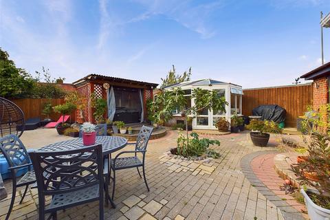 4 Ashgrove Way, Gloucester, GL4 4NG