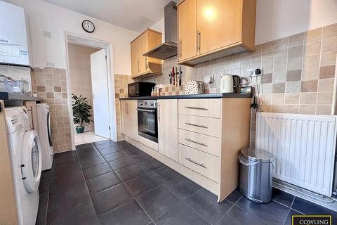 3 bedroom end of terrace house for sale, Station Avenue, Wickford