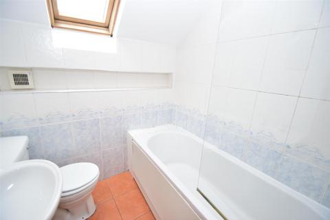 4 bedroom maisonette to rent, Heaton Road, Heaton, NE6