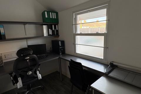 Office to rent, Orsett Road, Grays