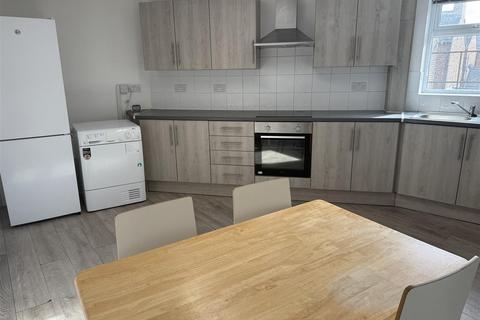 3 bedroom flat to rent, Brighton Grove, Newcastle Upon Tyne