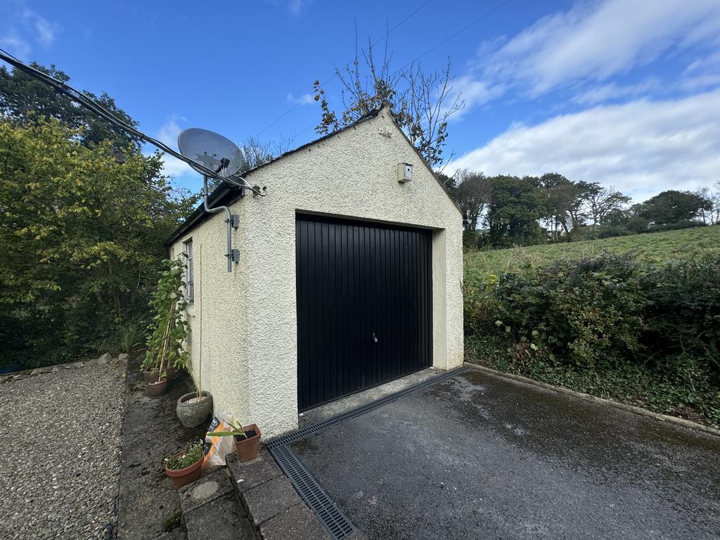 Detached garage