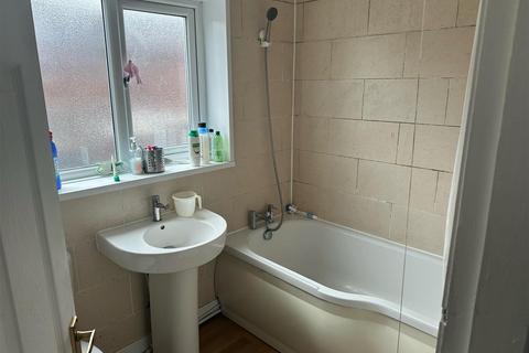 3 bedroom property to rent, Simonside Terrace, Newcastle Upon Tyne