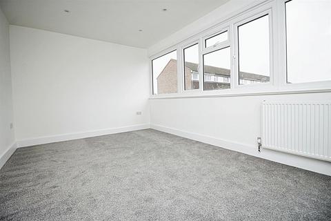 4 bedroom maisonette to rent, Avon Square, Hemel Hempstead HP2