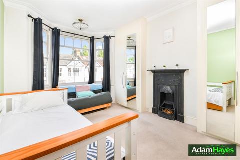7 Lankaster Gardens, London, N2 9AZ