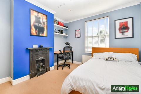 7 Lankaster Gardens, London, N2 9AZ