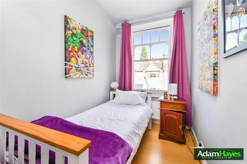 7 Lankaster Gardens, London, N2 9AZ