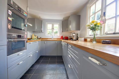 2 bedroom end of terrace house for sale, Southampton Road, Lymington, SO41