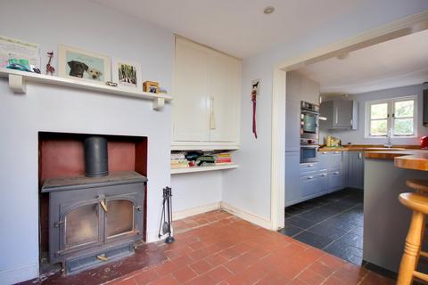 2 bedroom end of terrace house for sale, Southampton Road, Lymington, SO41