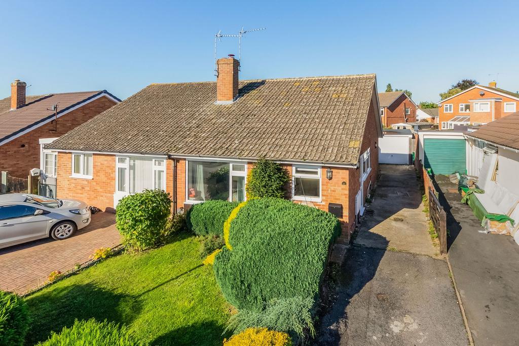 Green Close, Didcot OX11 2 bed semidetached bungalow for sale £370,000