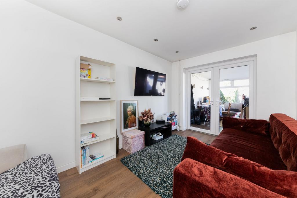 Green Close, Didcot OX11 2 bed semidetached bungalow for sale £370,000
