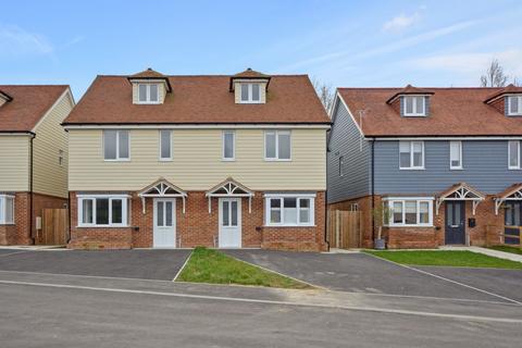 3 bedroom townhouse for sale, Mathews Court, Ashford TN26