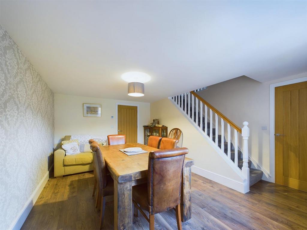 Dining room: