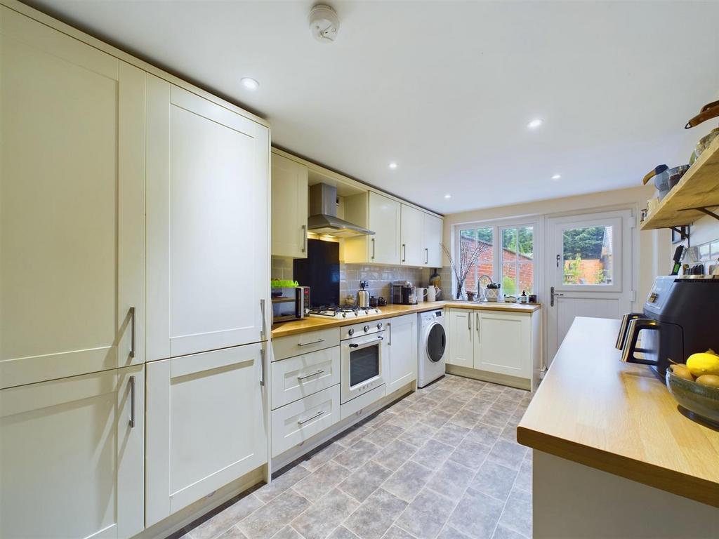 Kitchen: