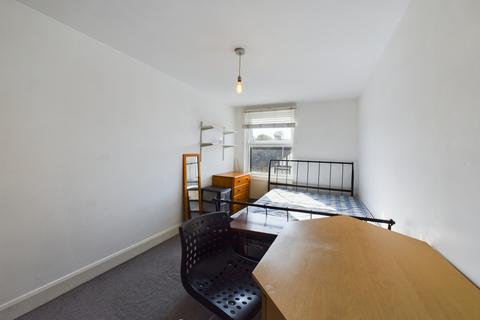 4 bedroom apartment to rent, a Surbiton Road, Kingston upon Thames, Surrey