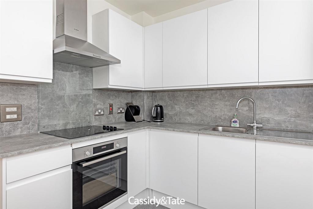 22 Centurion Court 005.jpg