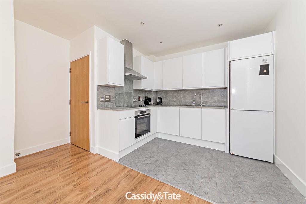 22 Centurion Court 003.jpg