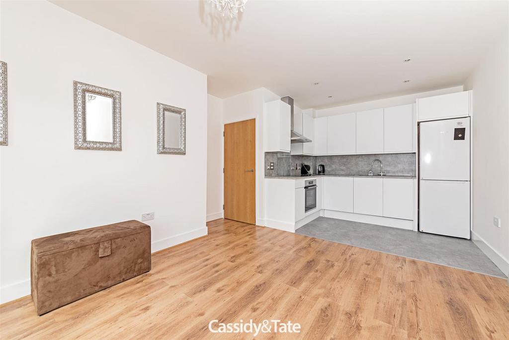 22 Centurion Court 006.jpg