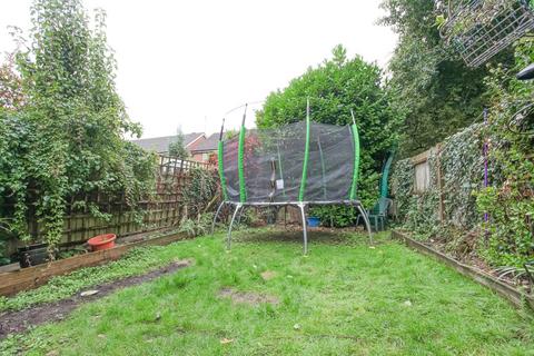 3 bedroom end of terrace house for sale, Wellington Avenue, Banbury