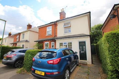 2 bedroom semi-detached house to rent, Arthurs Bridge Road, Woking GU21