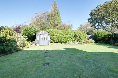248 Cooden Drive, Bexhill-on-sea, TN39 3AG