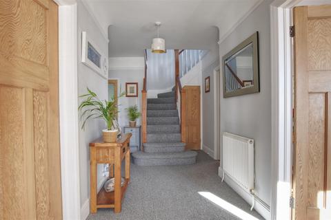 248 Cooden Drive, Bexhill-on-sea, TN39 3AG
