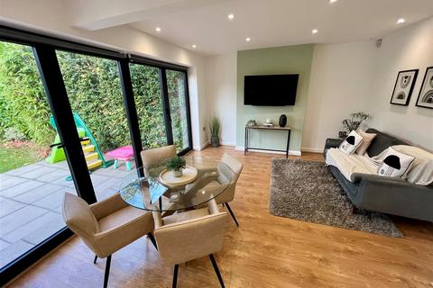 22 Cropthorne Road, Shirley, Solihull, B90 3JN