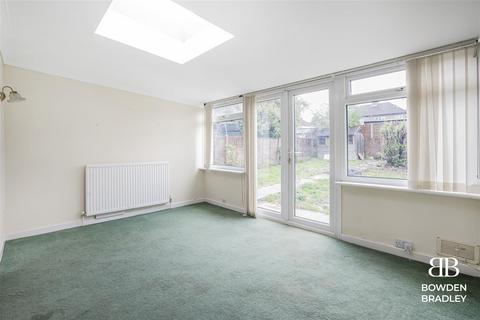 2 bedroom semi-detached bungalow for sale, Cheriton Avenue, Clayhall