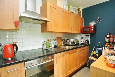 2 bedroom flat for sale, Sovereign Heights, Slough SL3