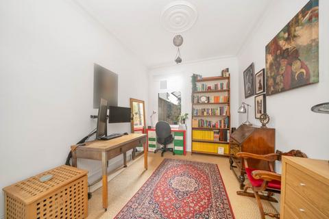 32 Thornhill Road, London, E10 5LL