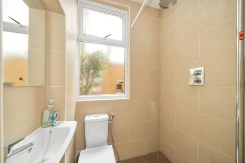 32 Thornhill Road, London, E10 5LL
